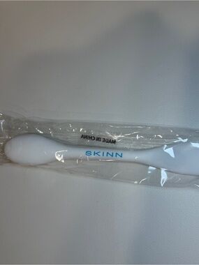 SKINN pore polishing wand, SKINN Double-ended Face Massage Brush